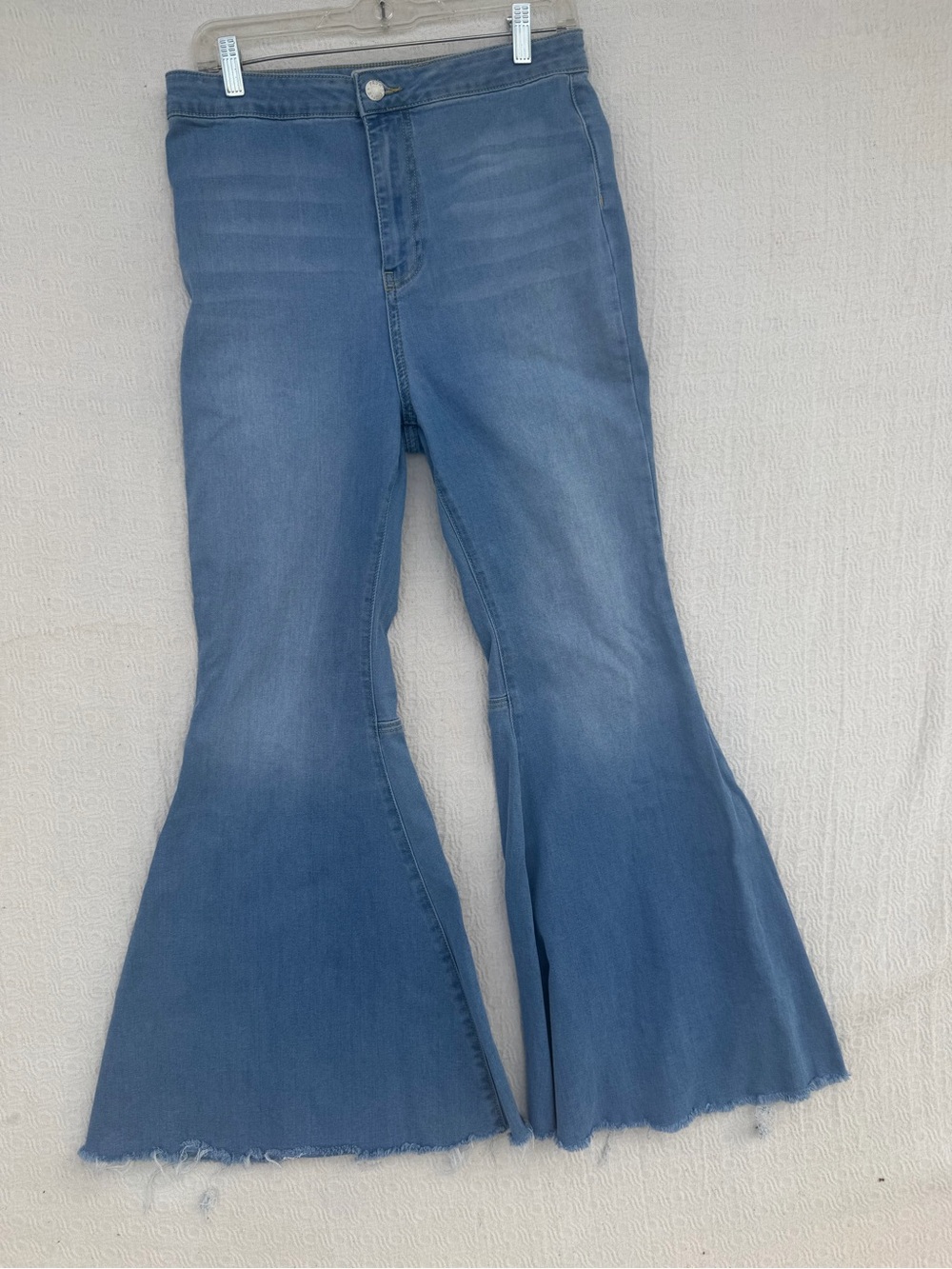 Women’s Free People Light Blue Super Flare Jeans with Raw Hem Sz 31
